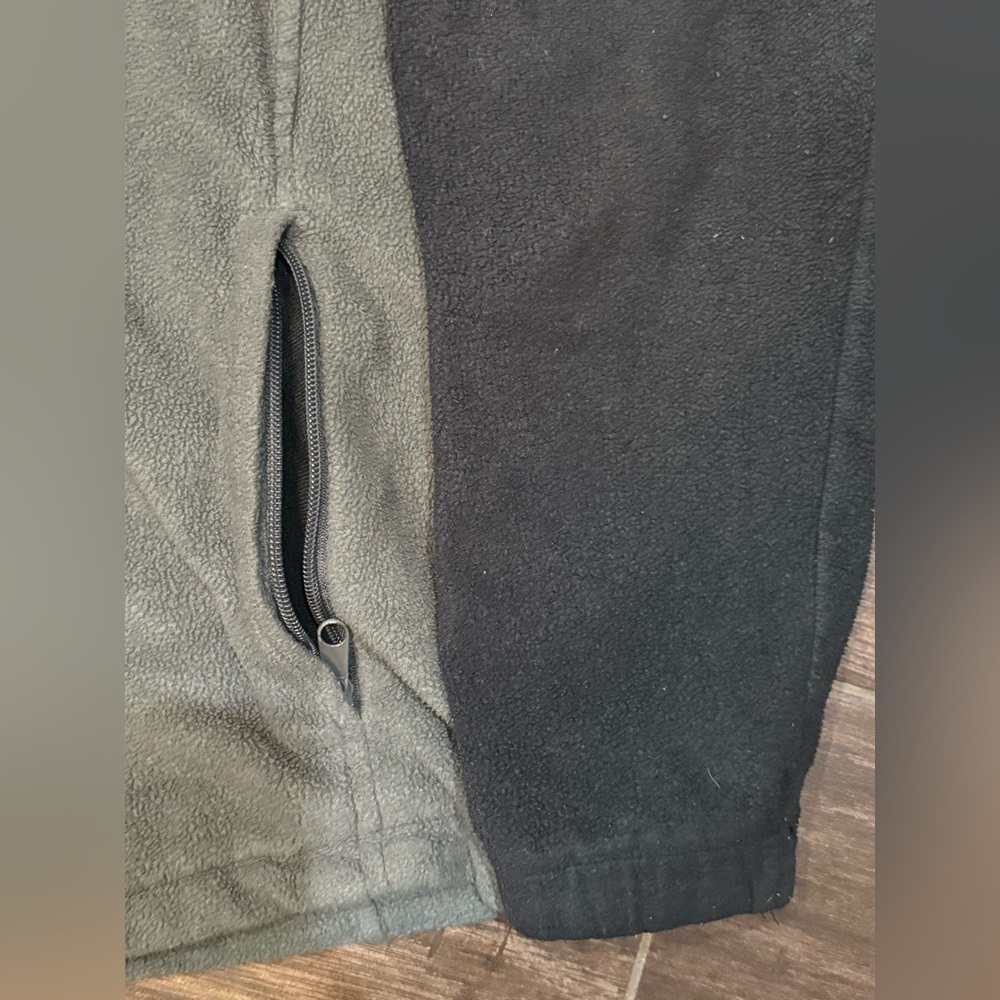 Columbia Black and Dark Gray Fleece Jacket - Picture 3 of 6